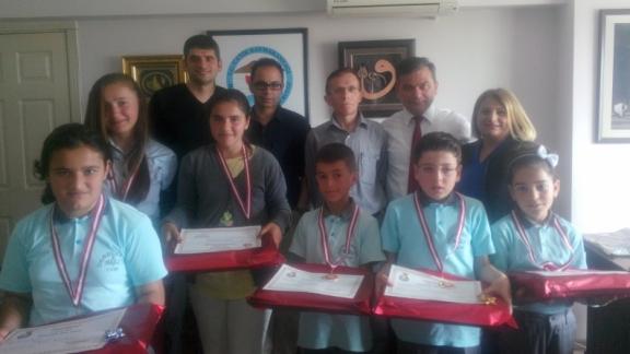  İlçemiz Dereler İlkokulu-Ortaokulu Öğrencileri, MonAmi Pastel Boyalarının Türkiye Genelinde Temel Eğitim Öğrencilerine  Yönelik Düzenlemiş Olduğu 