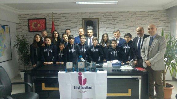 Robotik Kodlama Türkiye Şampiyonu Öğrencilerimiz İlçe Kaymakamımız Sayın İlhan TURGUT´u Makamında Ziyaret Etti
