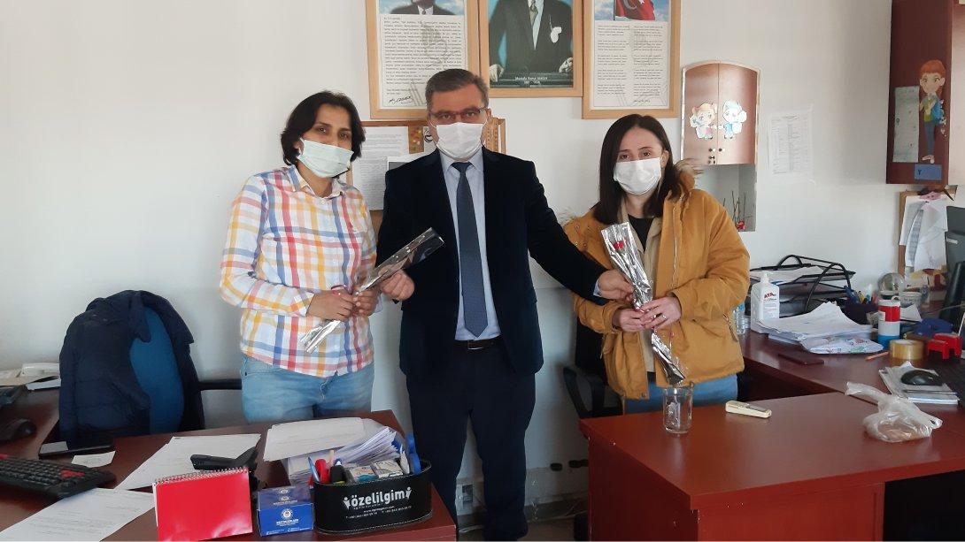 İlçe Milli Eğitim Müdürümüz Mustafa UZUNLAR, Kadın Personelimizin Kadınlar Gününü Kutladı...