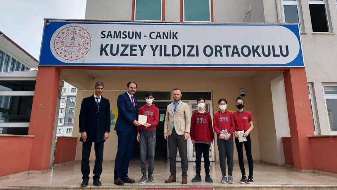 İlçe Milli Eğitim Müdürümüz Zahit Köseoğlu'ndan 23 Nisan Doğumlu Öğretmen ve Öğrencilerimize Sürpriz Hediyeler...