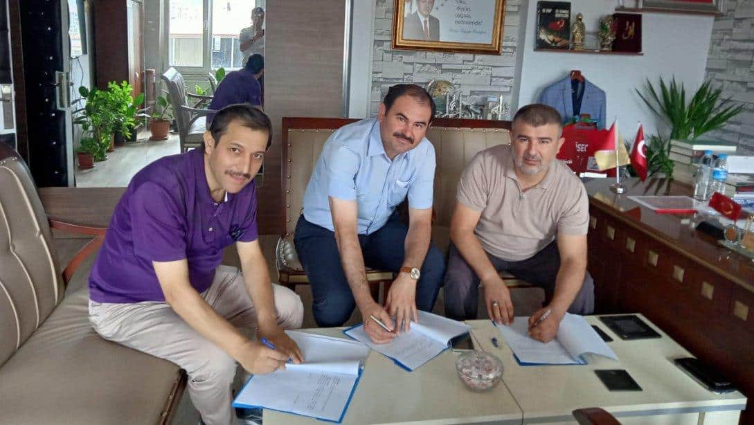 İlçe Milli Eğitim Müdürlüğümüz ile Eze Tekstil A.Ş. Arasında İş Birliği Protokolü İmzalandı...