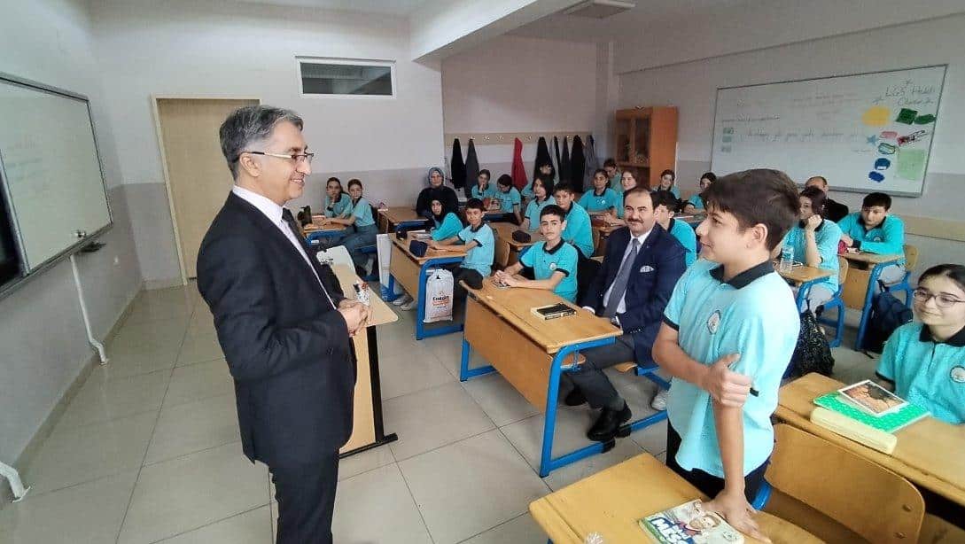 Canik Kaymakamımız Sayın Şeref Aydın Canik Uludağ Ortaokulumuzda Öğretmen ve Öğrencilerimizle Bir Araya Geldi...